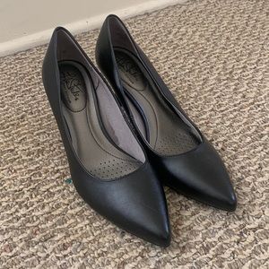 NWOT never worn black heels